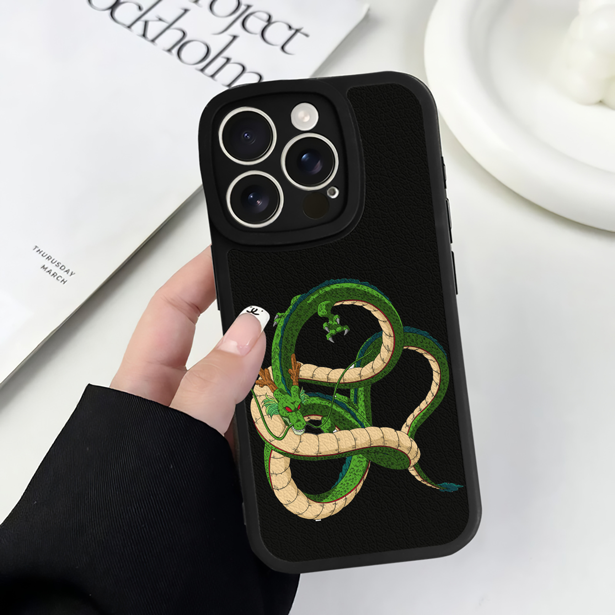 （画像用） ドラゴンボール 神龍 シェンロン DRAGON BALL Shenron 【iPhone 16シリーズ対応】シリコンスマホケース（レザー調） 材質：シリコン